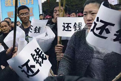 雷大哥医疗费有着落，讨债公司送关怀